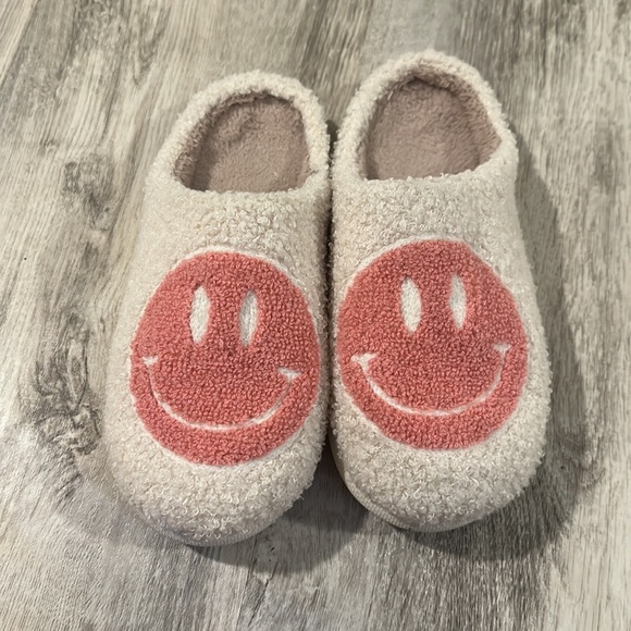 slippers - Picture 2 of 4